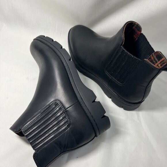 b.o.c. Black Ankle Booties elastic Sides Pull on Durable Soles New - Picture 10 of 10